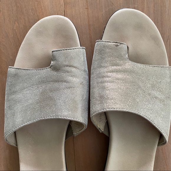 Munro size 10.5 sparkly tan slip on sandals Slides - Picture 3 of 7